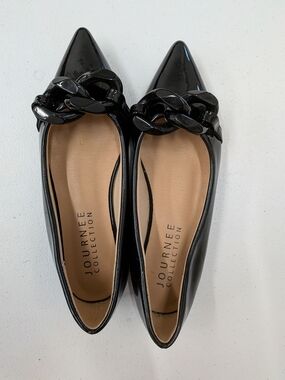 Journee Collection Women's Black Patent Pointed Toe Chain Ballet Flat